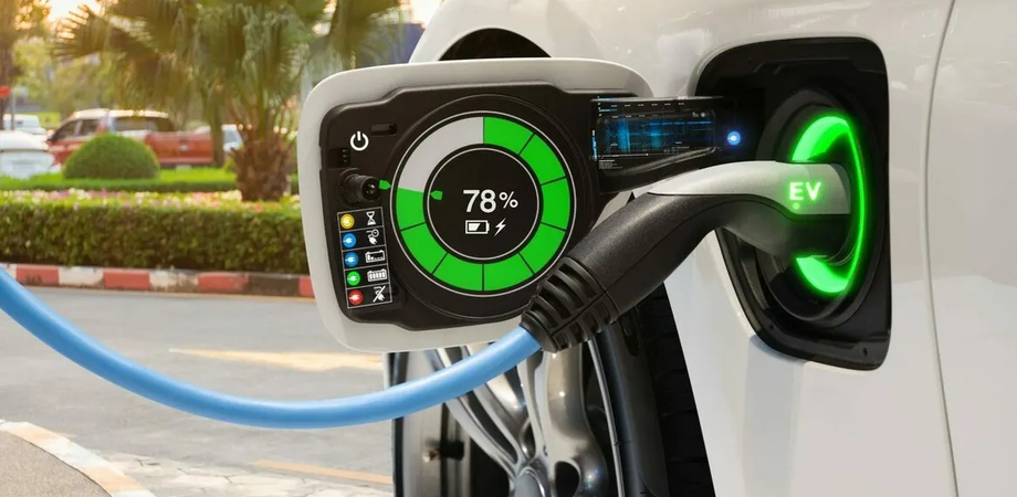 Auto elettriche, super incentivi per il 2024: fino a 13.750 euro per chi rottama